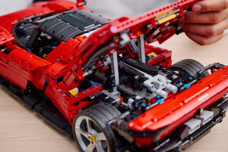 Zestaw LEGO Ferrari Daytona, widok z tyłu